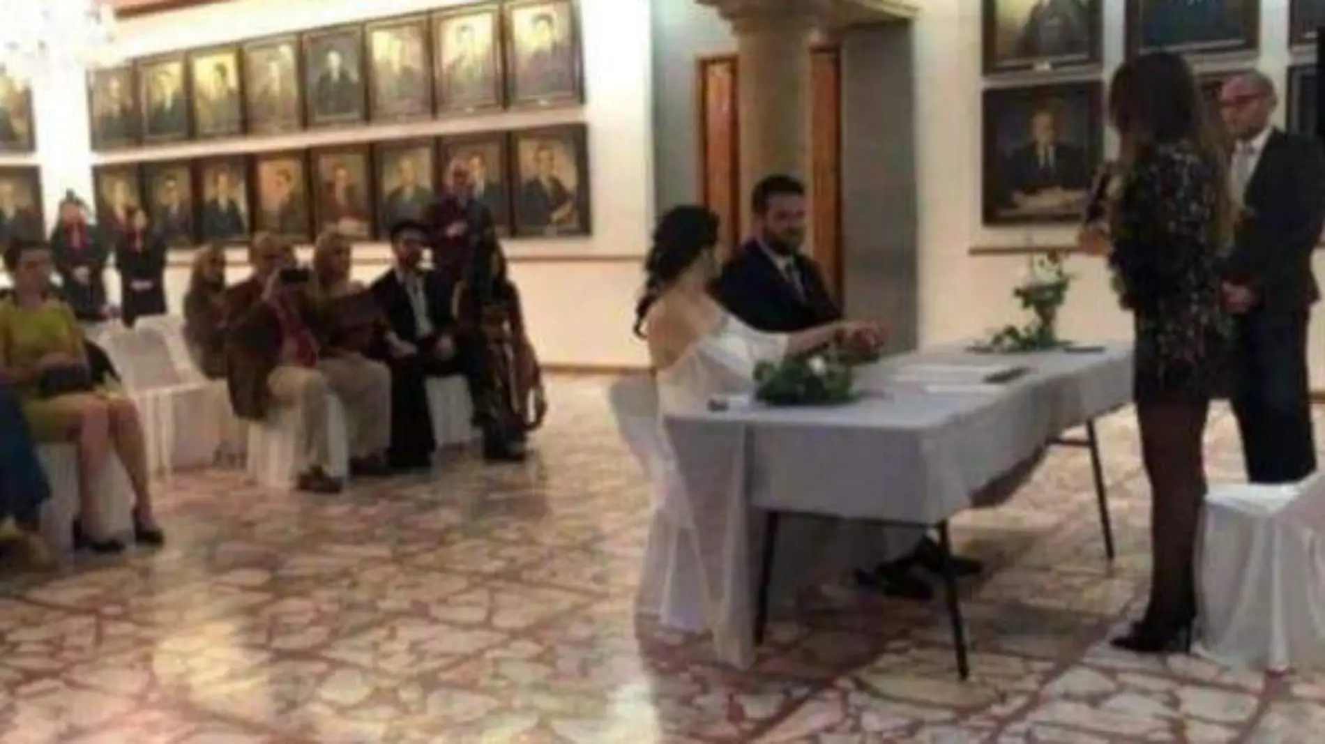 MC convierte el Palacio Municipal de Guadalajara en salón de bodas